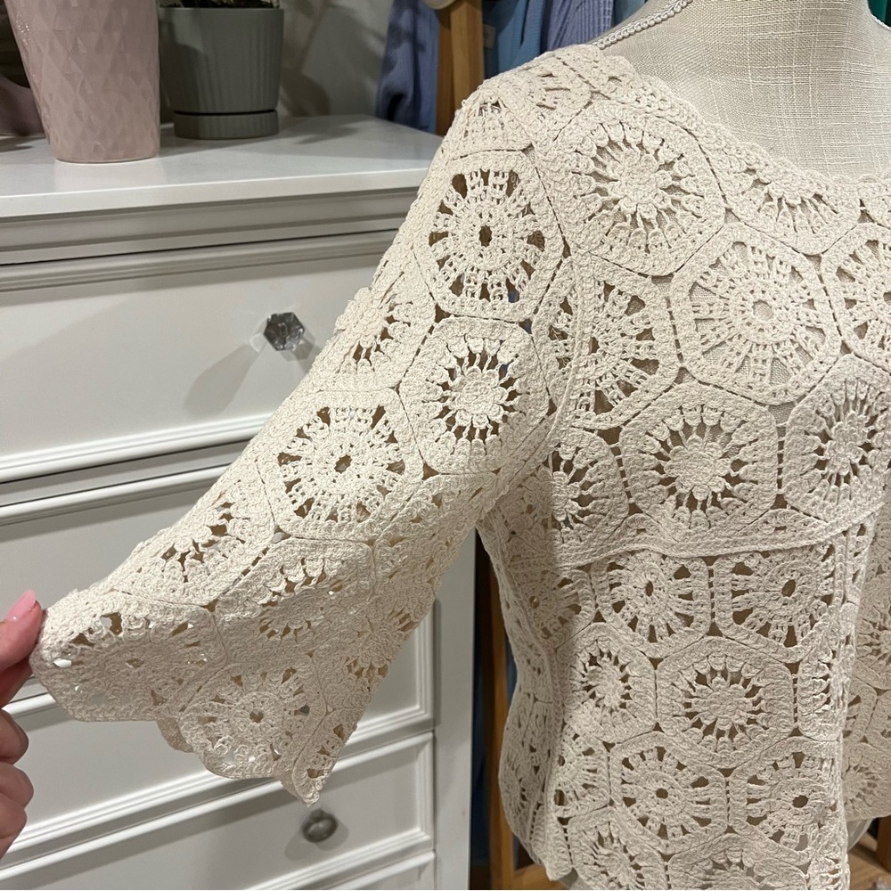 Ultra Pink | Cream Crochet Lace Top size Medium - Picture 3 of 11